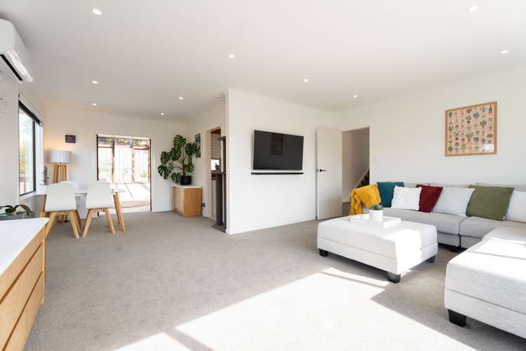 8 Hillview Crescent Paparangi_6