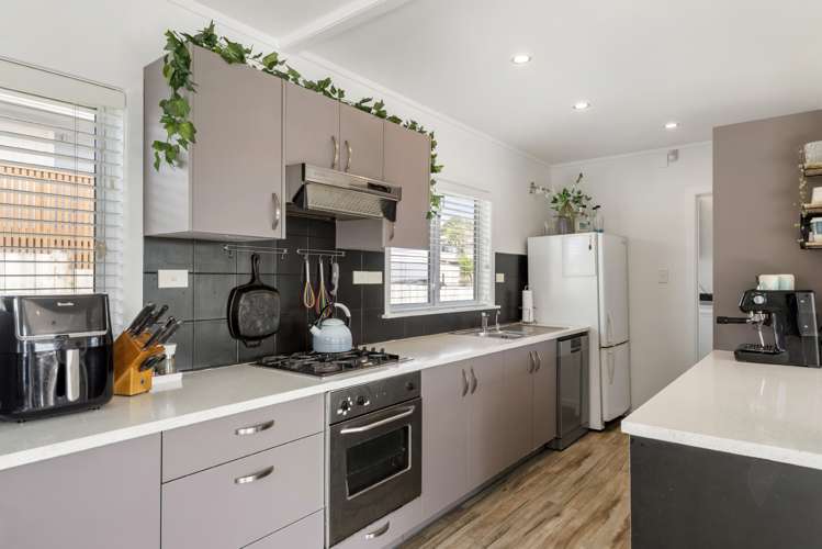 34 Tiri Tiri Road Birkdale_5