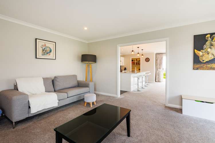 11 Saint Heliers Grove Fitzherbert_10