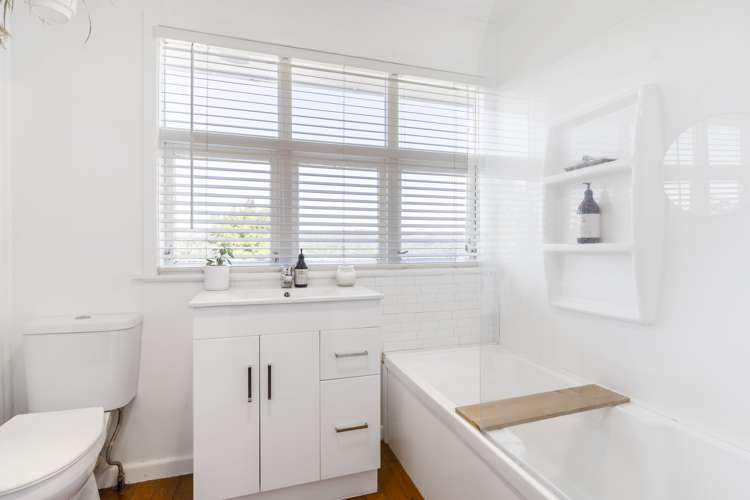 162 Glengarry Road Glen Eden_21