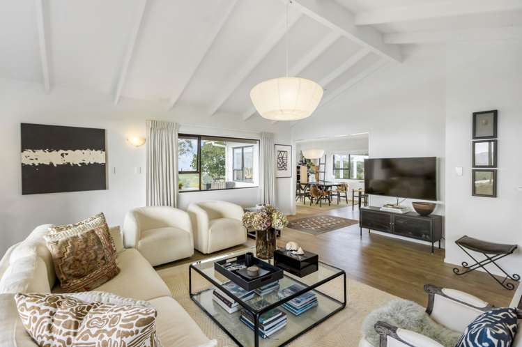 216 Constable Road Muriwai Beach_15