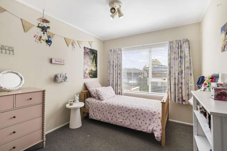 4 Binda Place Botany Downs_23