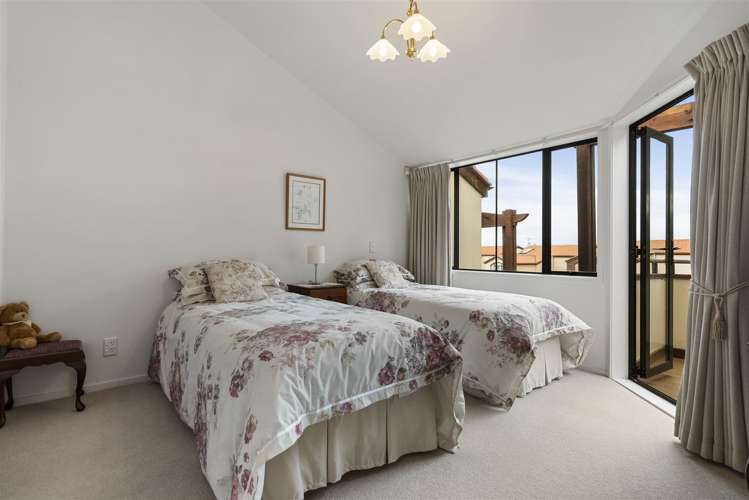 2/8 Tobago Place Sunnynook_13