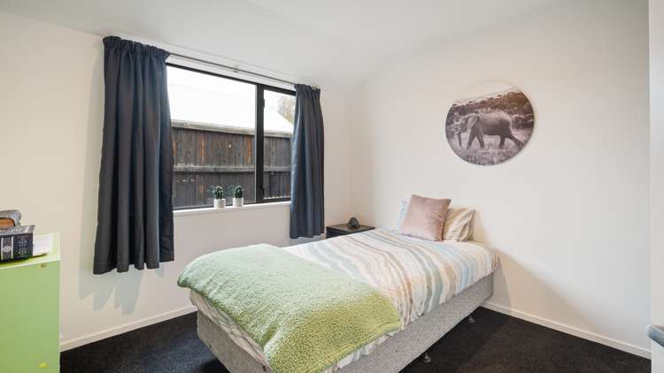 15 Strathmore Gardens Burwood_16