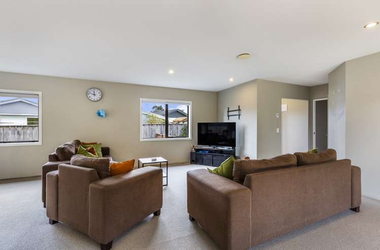 2/12 Glengarry Place Hilltop_9