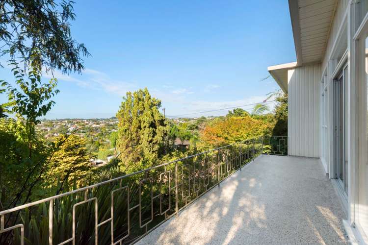 549 Beach Road Murrays Bay_9