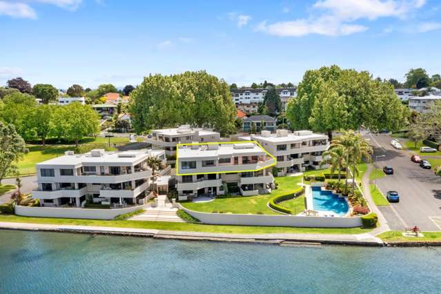 Luxury Waterfront Living!