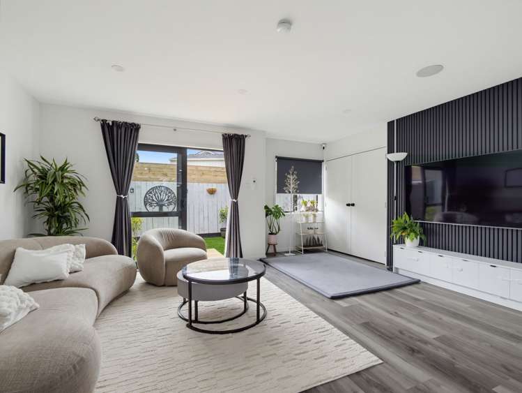 2/7 Gambare Place_2