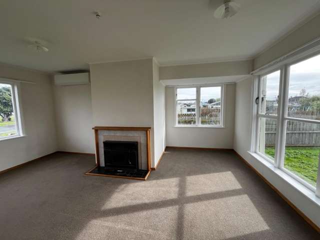 24 Devon Crescent 10985_3