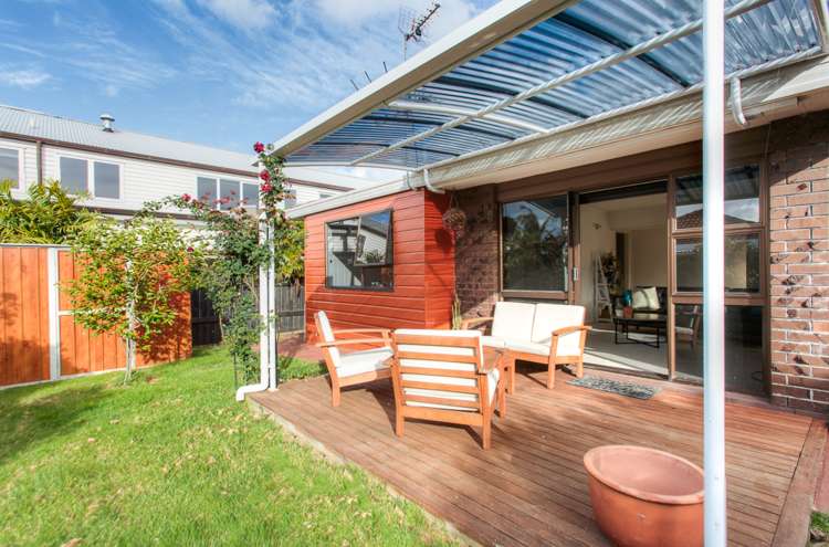 2/40 Dignan Street Point Chevalier_1