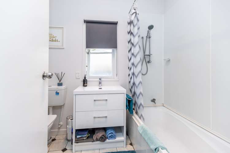 228 Fox Street Hamilton East_12