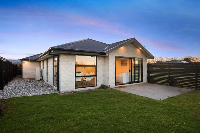 1 Woodford Avenue Woodend_1