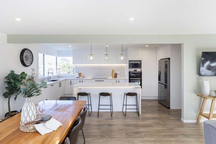 54 Regency Crescent Redwood_5