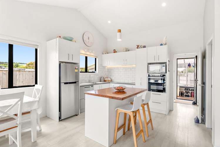 1 Colenso Place ōtaki Beach_12