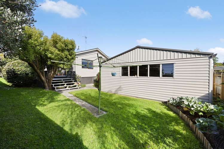 2 Emma Place Pukete_14