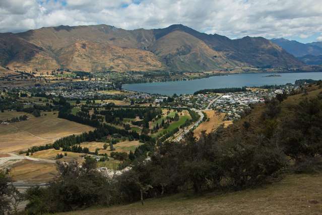 Gateway to Wanaka - 10 Acres Zoned MDR