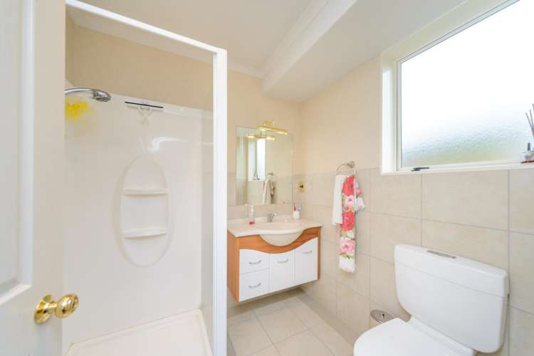 37 Liberty Grove Kelvin Grove_16