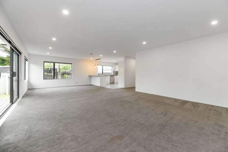 18B Riverpark Crescent Henderson_19