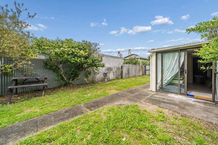 47 Riddlers Crescent Petone_15