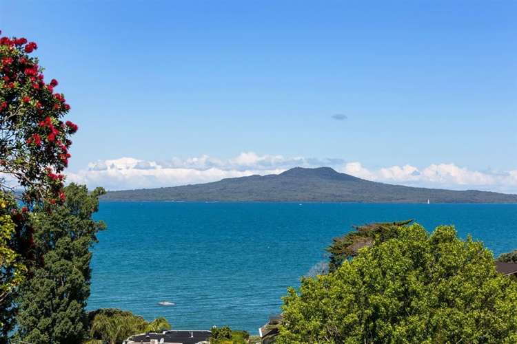 2/58 Beach Road Castor Bay_4