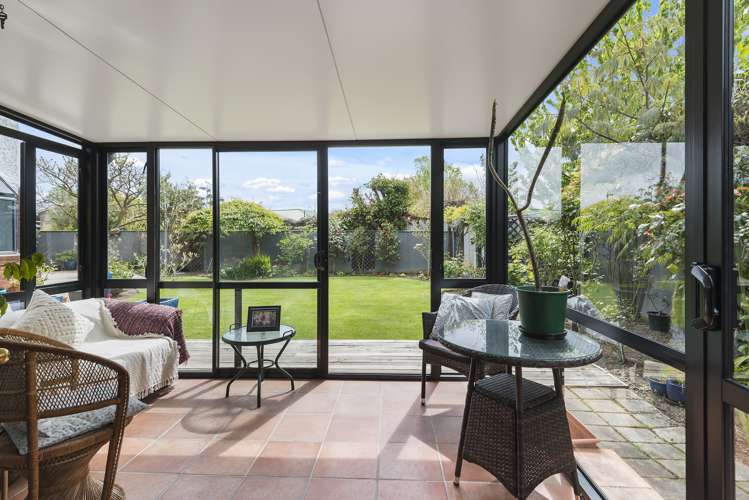 10 Netherby Lane Shirley_18