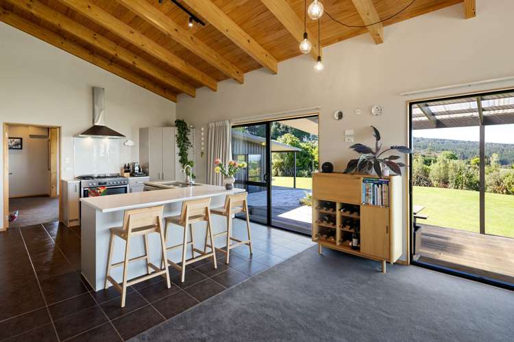 8 Tiwarawara Lane Puketotara_13