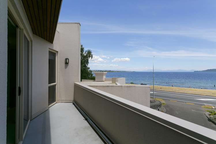 2/144 Lake Terrace Taupo_5