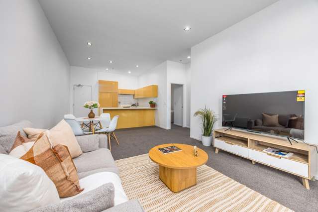 Sunny City-Fringe Living in Popular Uptown Apartments
