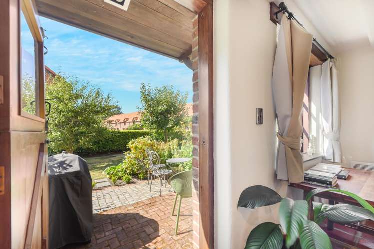 3/6 Quiet Woman Way Monaco_14