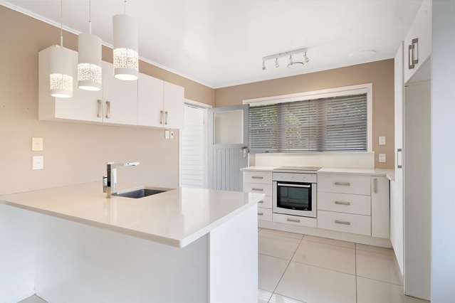 16 Coniston Avenue Te Atatu South_4