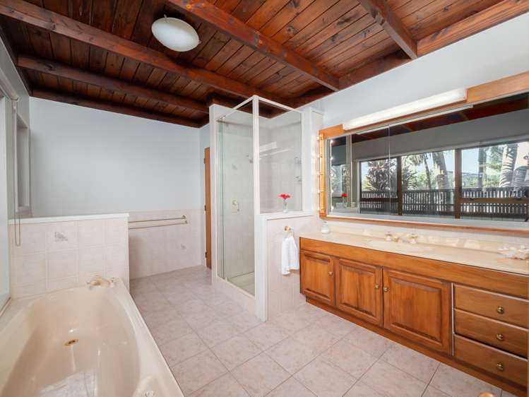 12-14 James Clendon Place Russell_10