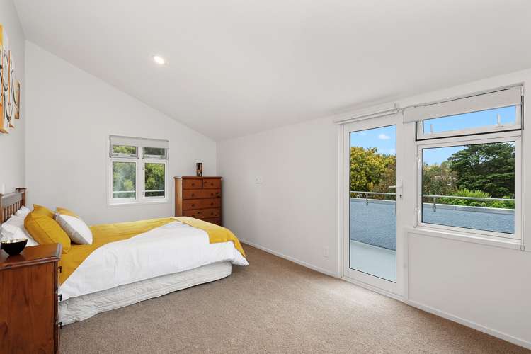 132 River Road Hamilton East_15