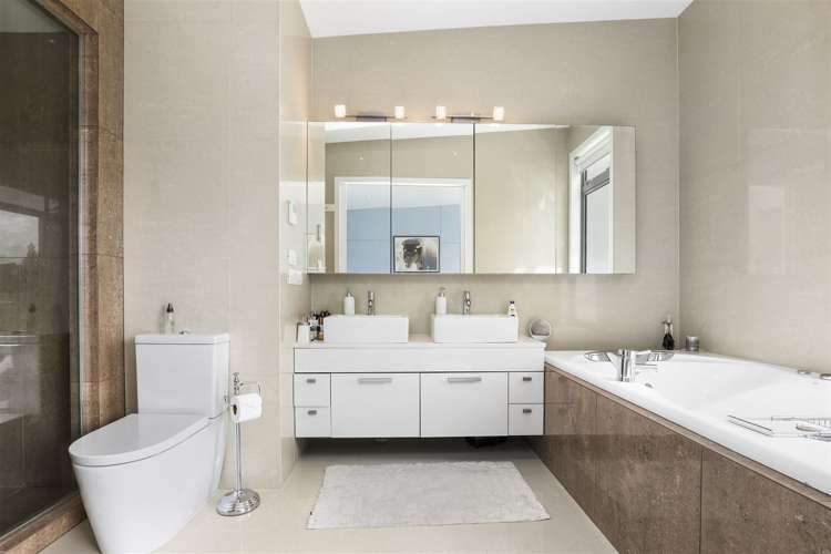 169 Lake Crescent Hamilton Lake_11