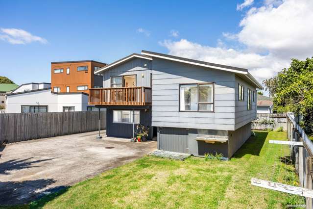 2/5 Abbotleigh Avenue Te Atatu Peninsula_1