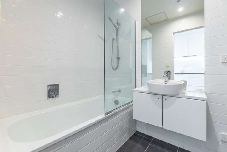 2806/6-8 Lorne Street 10015_6