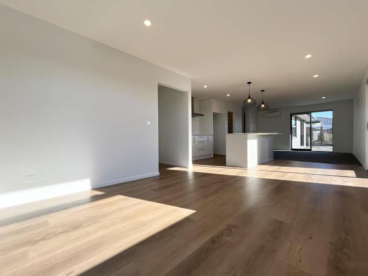 17 Silvergrass Way 11103_5