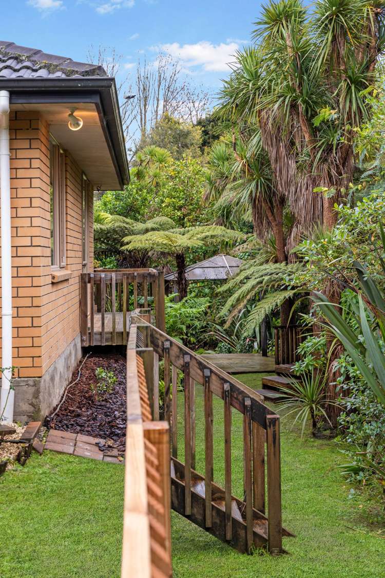21 Frenz Drive Titirangi_5