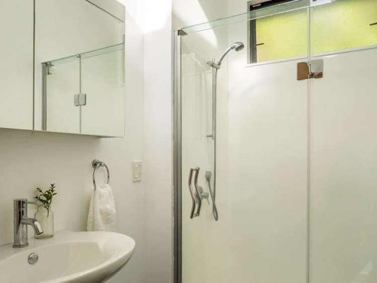 27a Seaview Road Paremata_18