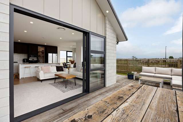 Sun-Soaked Living - owners relocating out of town