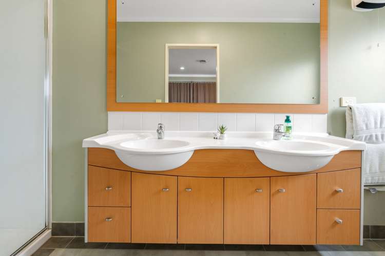 11 Coachman Drive Flat Bush_15