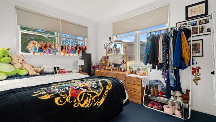 24 Stirling Grove Greerton_10