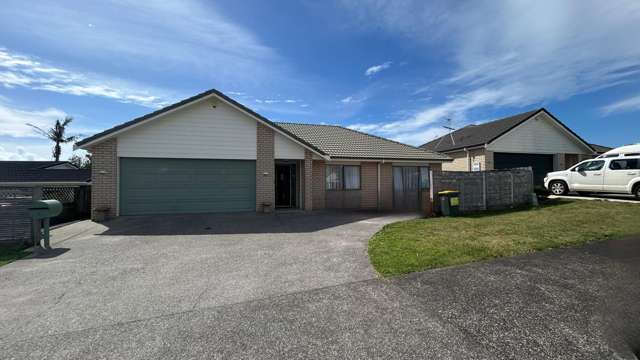 Sunny Three-Bedroom Family Home in the Heart of Howick Village