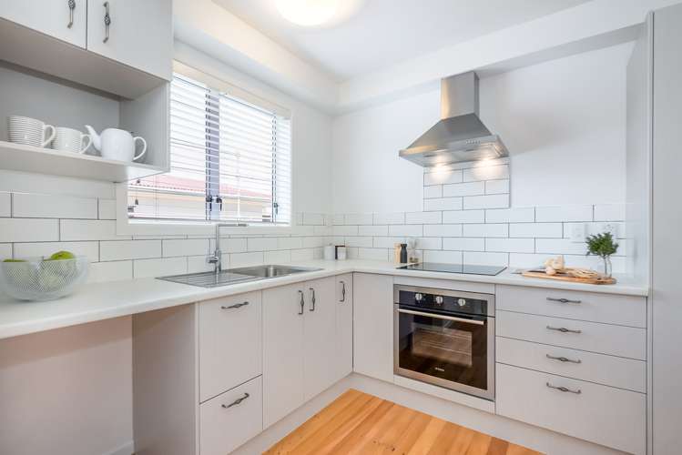 31a Oswald Crescent Paparangi_16