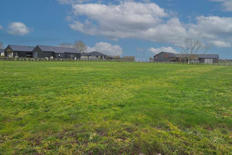 2/120 Pilot Drive Ngahinapouri_4