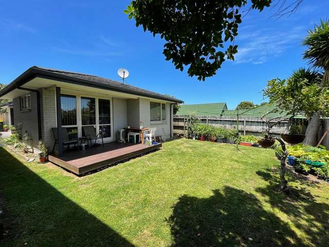 Tidy standalone 1 bedroom with garage and garden