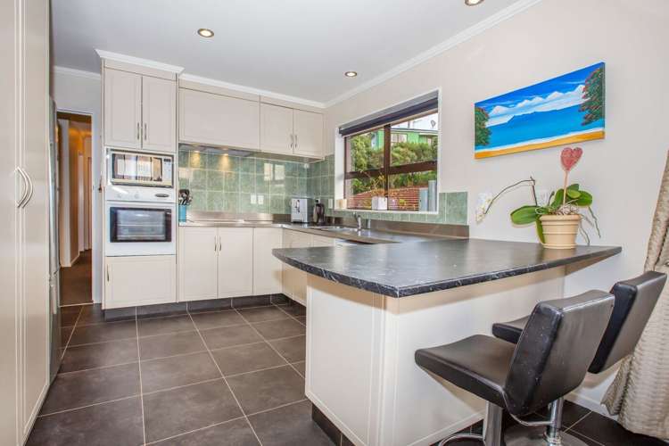 9 Langwell Place Papakowhai_5