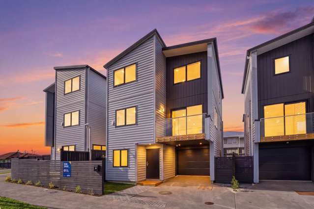 Brand New  6 Bedrooms  Frehold & Freestanding