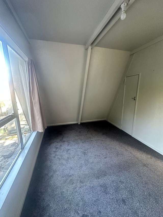 3/2 Dowse Drive Maungaraki_3