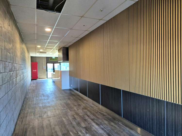 2/151 Lincoln Road Henderson_5