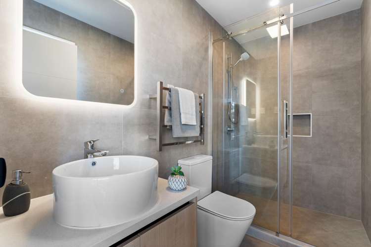 8C Rowan Terrace Te Atatu South_15